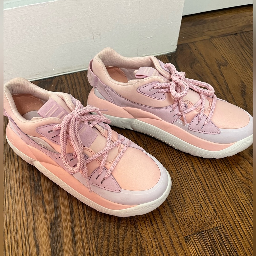 UGG Sneakers